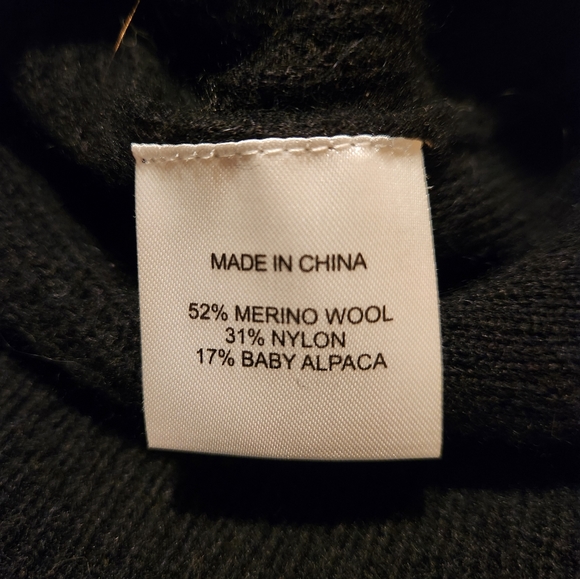 Alpaca Wool Turtle Neck Sweater - Picture 3 of 3